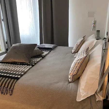 Gatto Bianco Le Mura