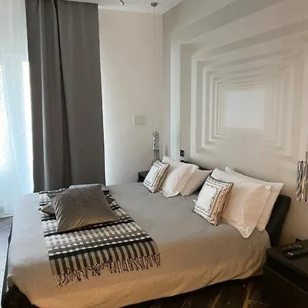 Gatto Bianco Le Mura