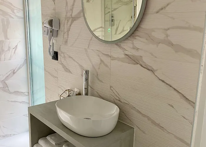 Gatto Bianco Le Mura Bergamo