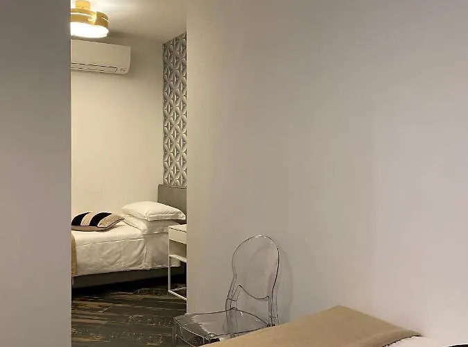 Gatto Bianco Le Mura