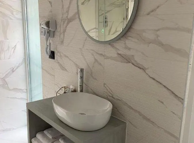 Gatto Bianco Le Mura Bergamo