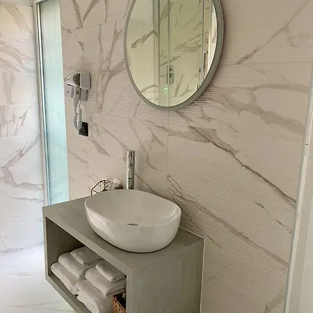 Gatto Bianco Le Mura ברגמו