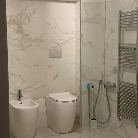 Gatto Bianco Le Mura