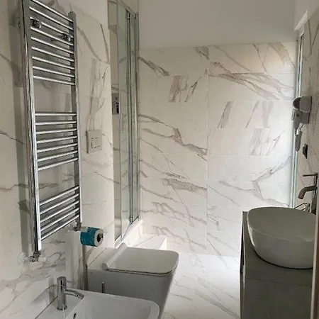 Gatto Bianco Le Mura