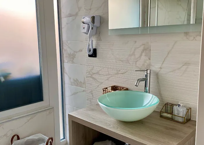 Gatto Bianco Le Mura