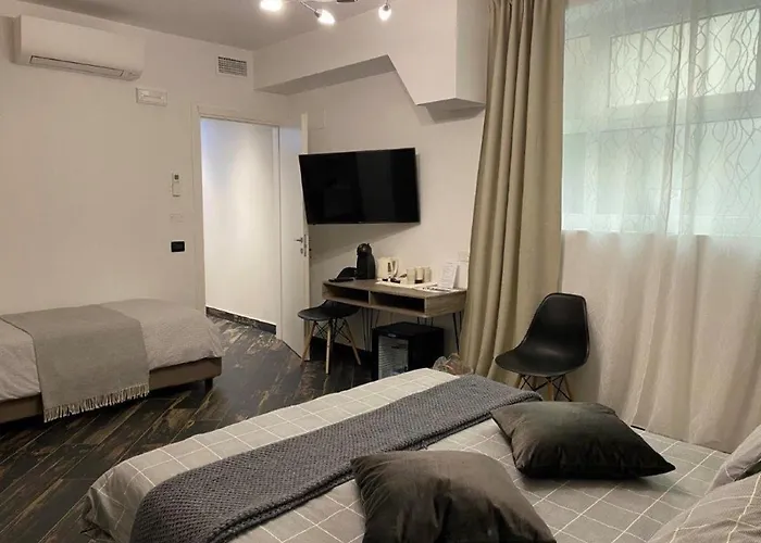 Πανσιόν Gatto Bianco Le Mura 3*