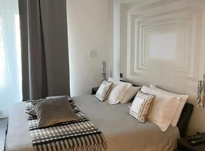 Gatto Bianco Le Mura