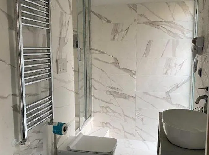 Gatto Bianco Le Mura